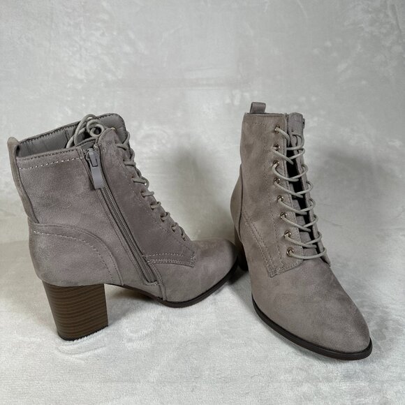 Journee Collection Baylor Women Boots Size 8.5 Ankle Block Heel Gray Lace Up NWB - Picture 1 of 11